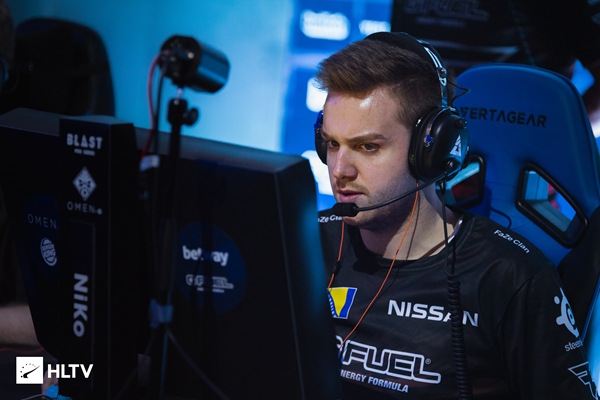 SWYJJ Ambessa的无敌执行zhqiyu1水晶箭带领团队晋级 FunPlus Phoenix 取得领先